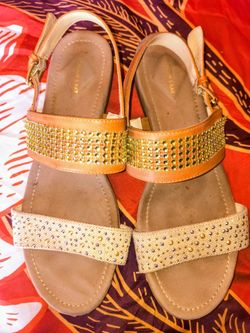 🌼🌼St John's Bay Zen Sandals 🌼🌼