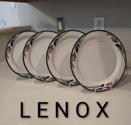 LIKE NEW!  LENOX MIDNIGHT BLOSSOM DINNERWARE PLATES - Set of 4 ($20)