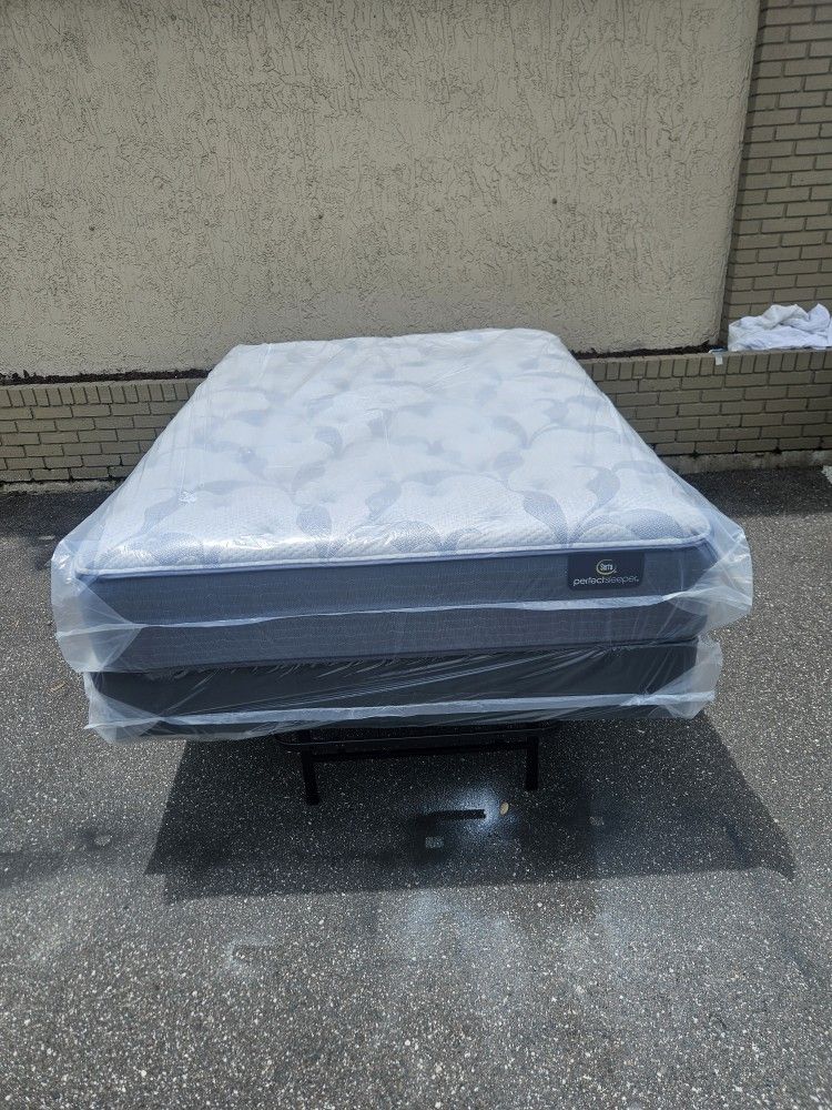 Brand New Queen Size Plush Serta Mattress And Box Spring In Plastic