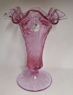 Beautiful Vintage Fenton Pink Glass Vase With Raised Daffodils Special Edition
