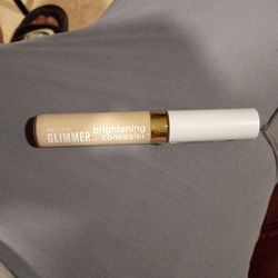 Revlon Glimmer brightening concealer