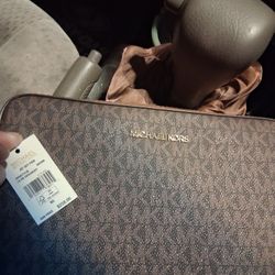 Micheal Kors Purse