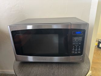 Insignia Stainless Steel Countertop Microwave