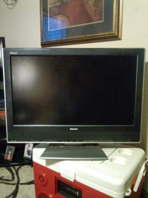 Toshiba 31" TV With Attached CD Player