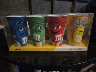 Rare M & M’s World Holographic Print 3D Cups Set of 4. NEW