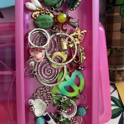 custom jewelry, bracelets, rings, necklaces and earrings Over 40 custom jewelry some are good some in fair condition. 20 of them are Bracelets, and ha