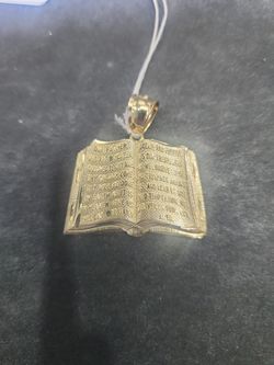 10k Gold "Lords Prayer" Bible Pendant 