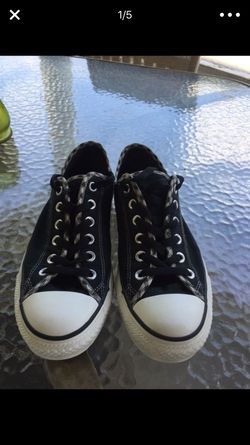 Converse size 8 all stars black and white