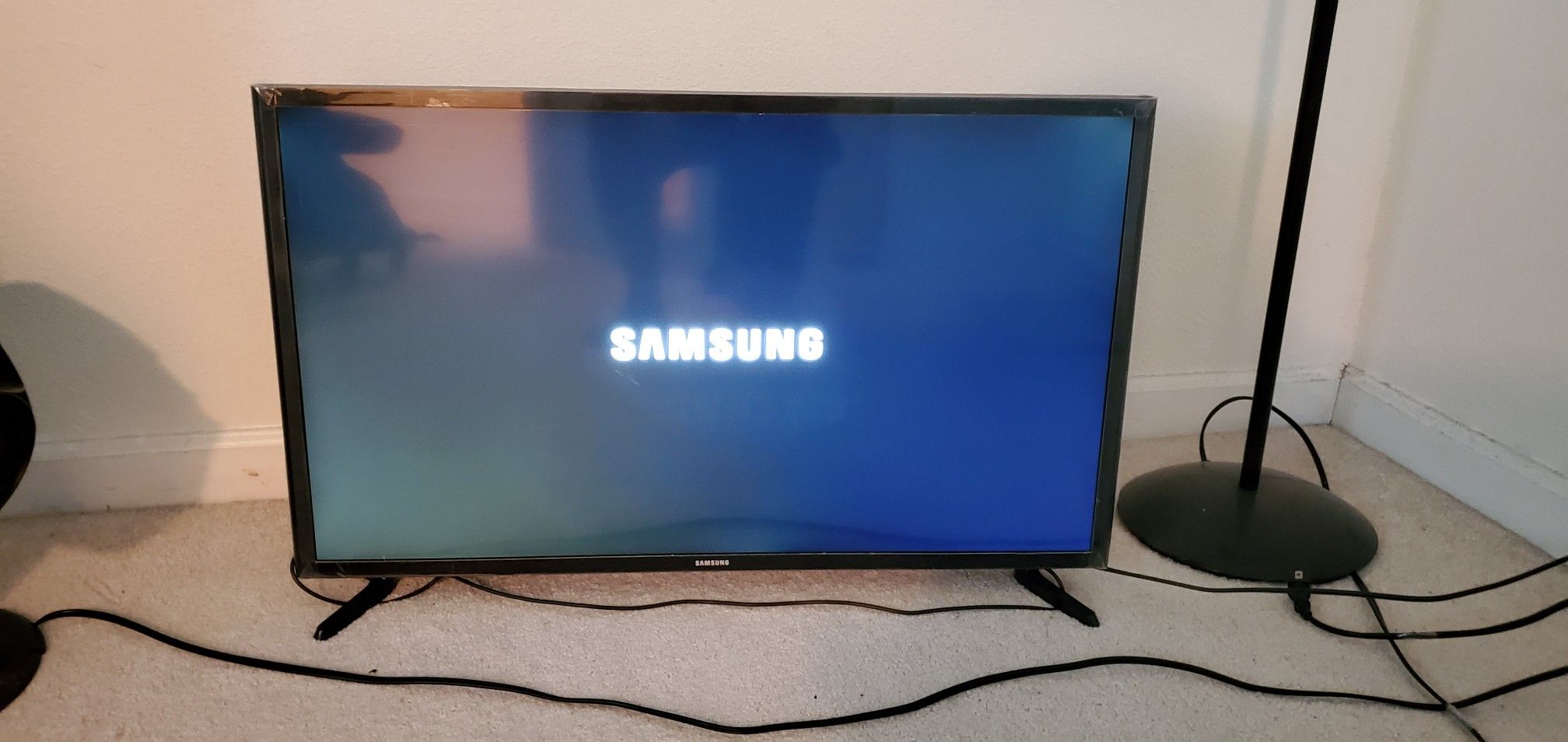 Samsung TV 32 inches
