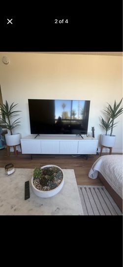 TV CONSOLE