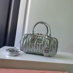 MIUMIU new bowling bag top imported lambskin