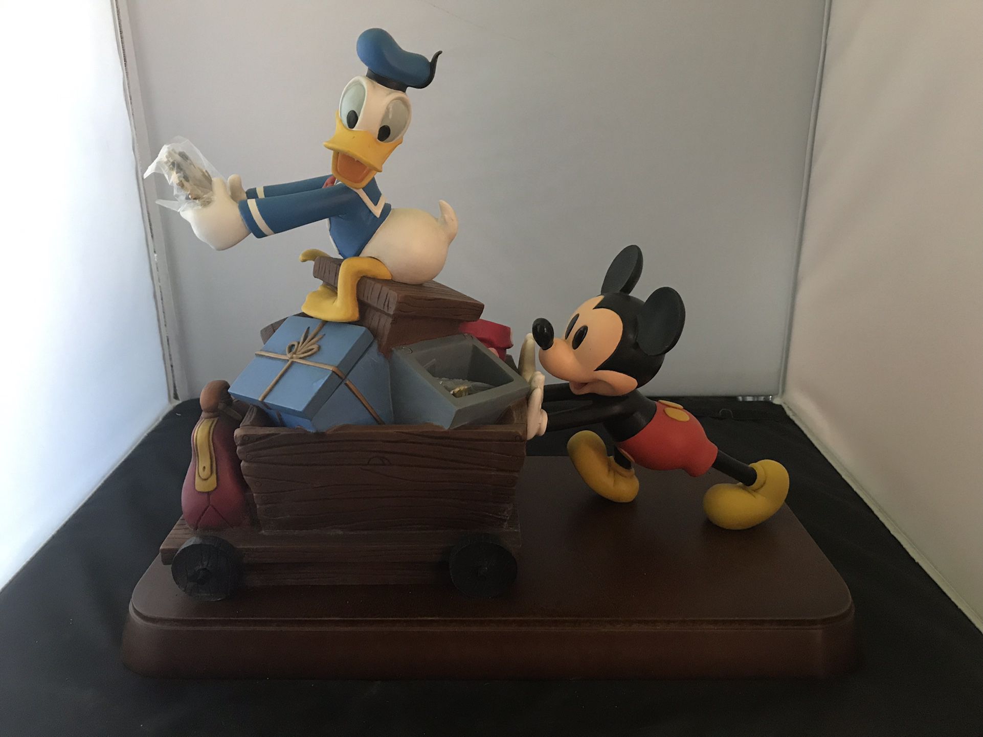 DISNEY 2005 LE 500 “Packed & Ready To Go” Mickey Mouse & Donald Duck with PINS!