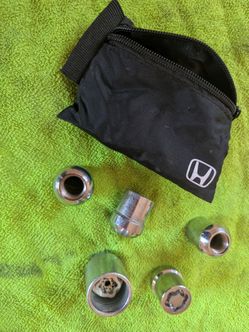 Honda Odyssey OEM Wheel Lock set