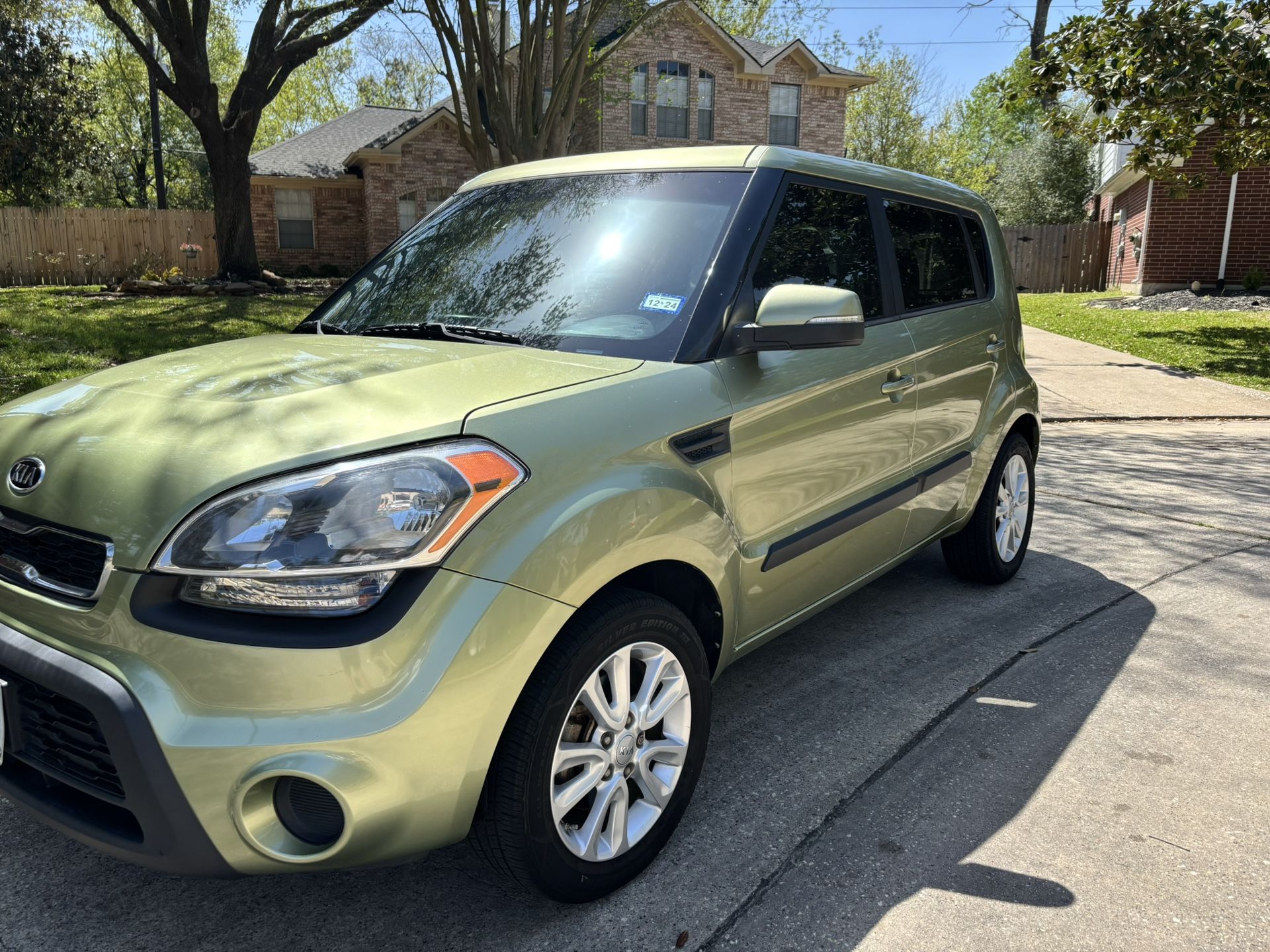 2012 Kia Soul with eco package 91k original miles runs and drives great 4cyl 2.0 liter FWD Automatic ice cold ac tires are good nice in in out clean