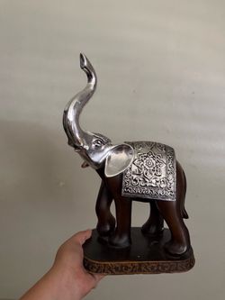 Silver elephant wooden statue
