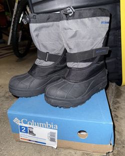 Columbia Youth Black Boots POWDERBUG PLUSS ll