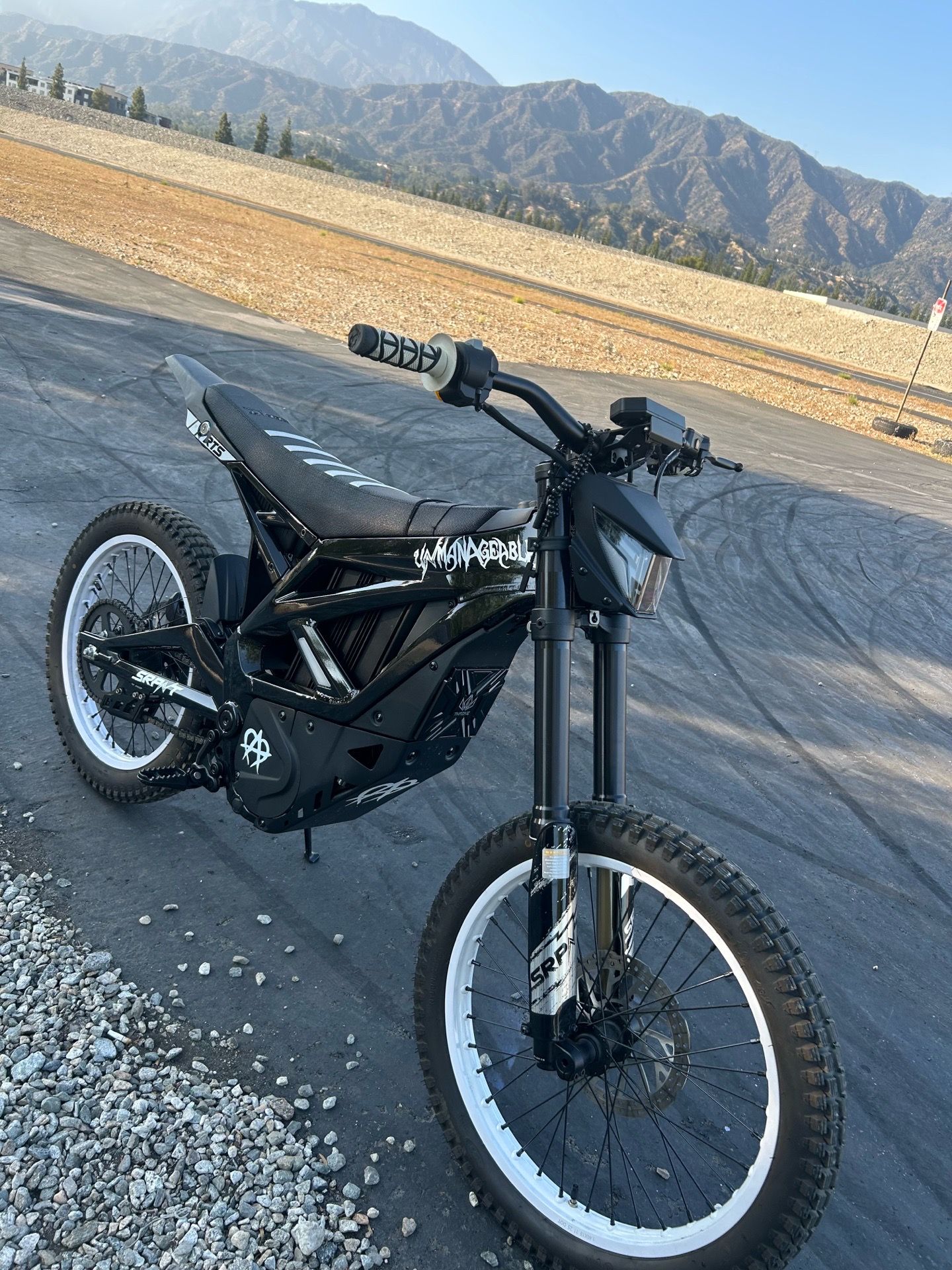 throne e moto