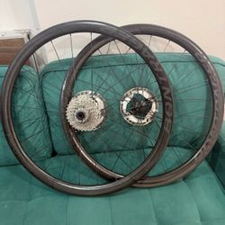 CARBON ROAD BICYCLE WHEELSETBontrager Aeolus RSL 37 TLR Carbon Wheelset, Tubeless, Shimano
