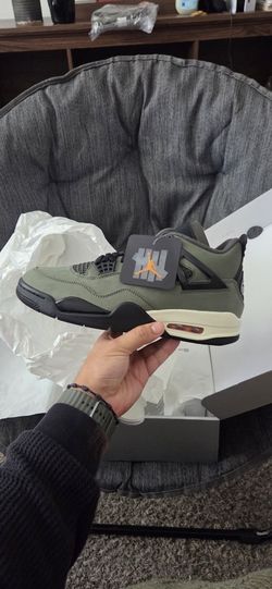 Jordan Undefeated 4 Size 9.5