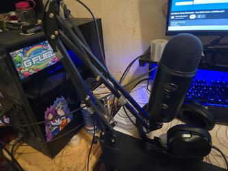Blue yeti and a mic arm