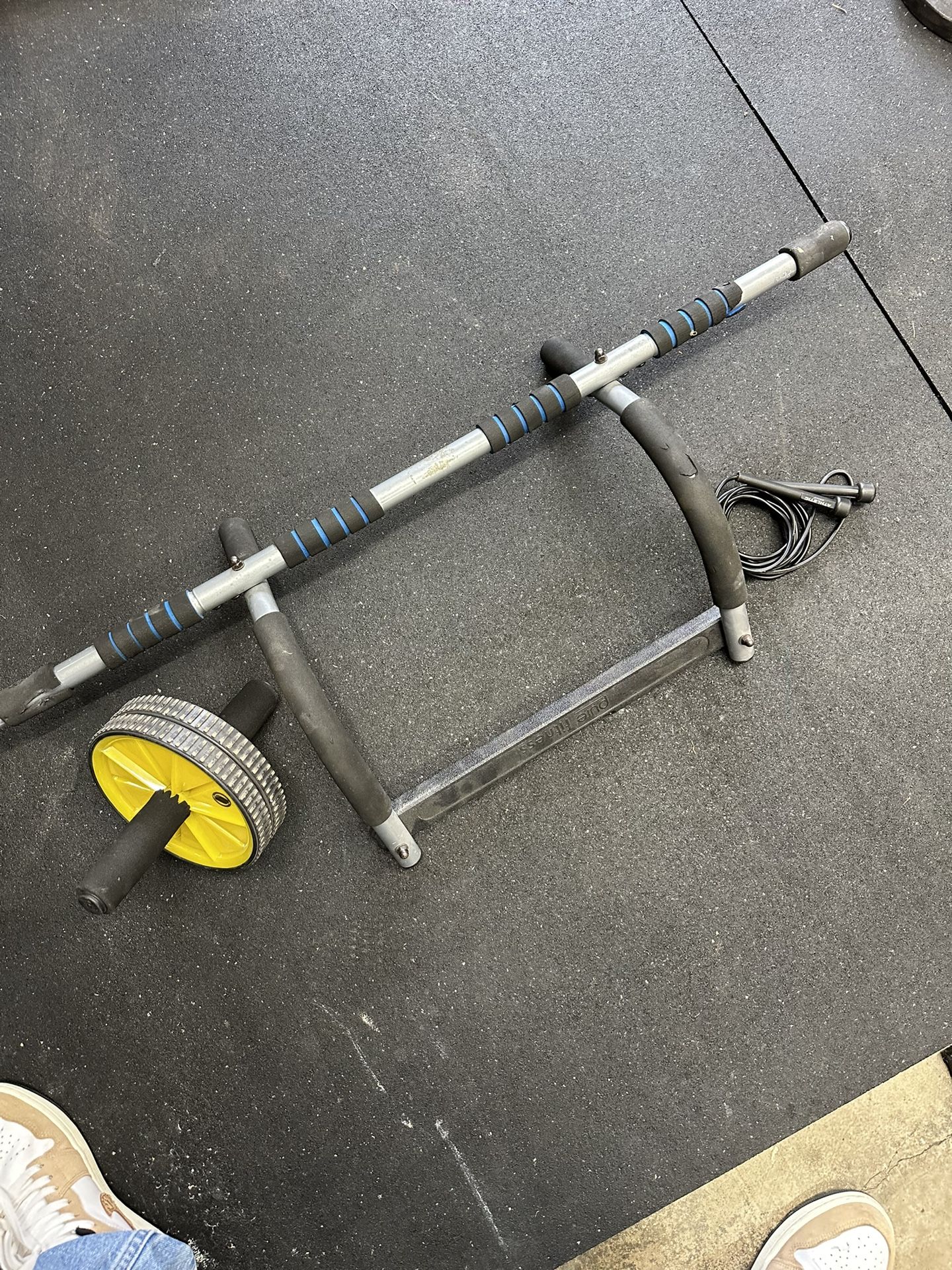 Pull-up Jump Rope Ab Wheel Combo