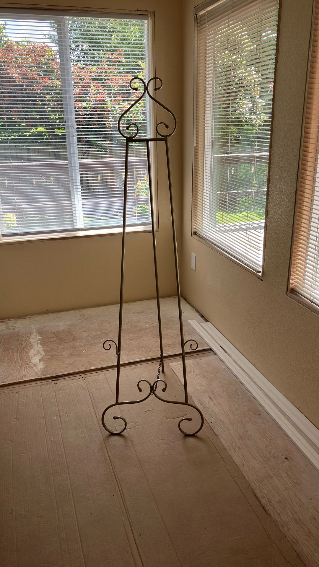 Easel Floor Size Gold