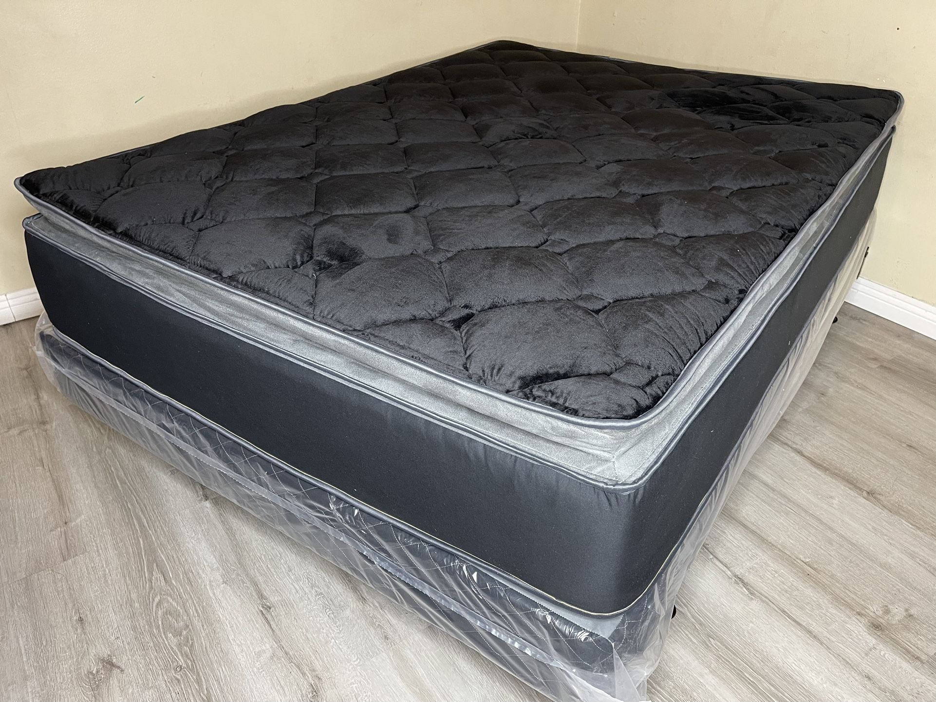 14” King Midnight Collection Hybrid Pillow Top! Home & Garden