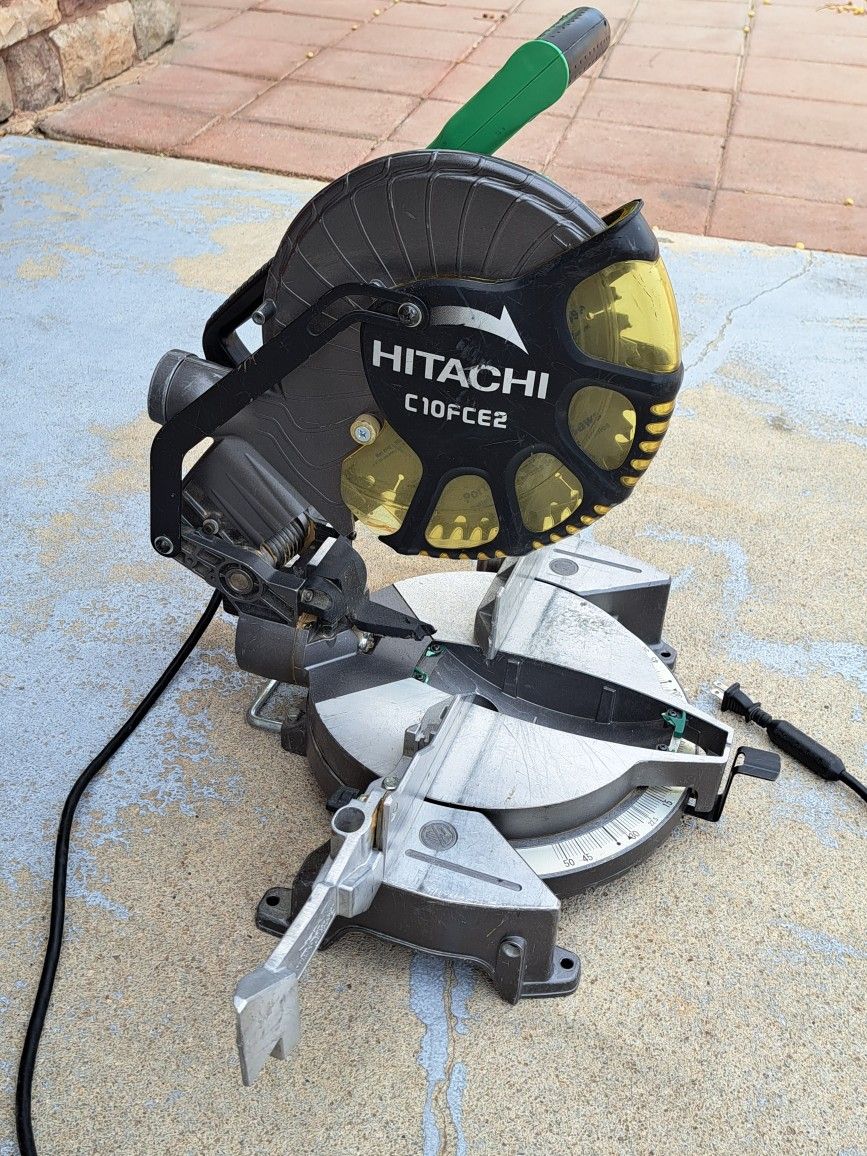 HITACHI C10FCE2 COMPOUND MITER SAW IN EXCELLENT CONDITION