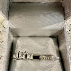 A special edition Total Weight 2 CT- VS1 Clarity a Princess Cut Weeding Set 