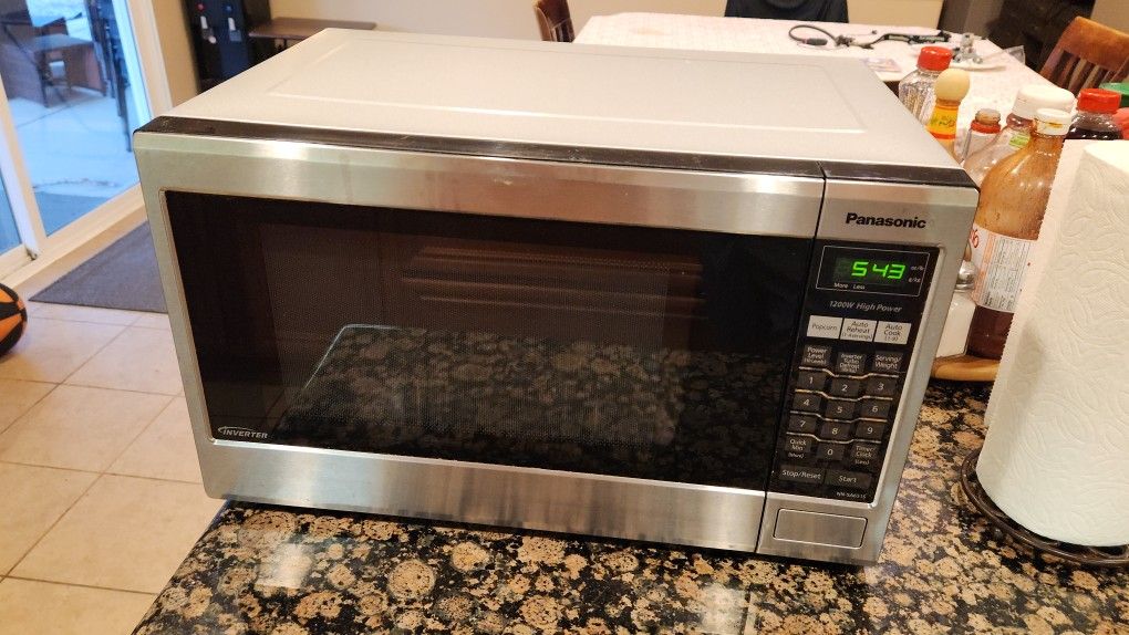Panasonic NN-SA651S 1200 watt Microwave Oven