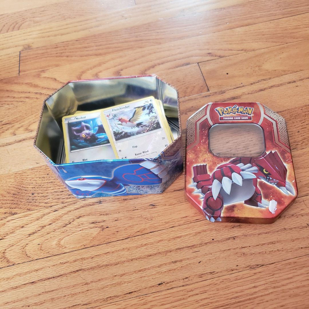 125 Pokémon cards with container