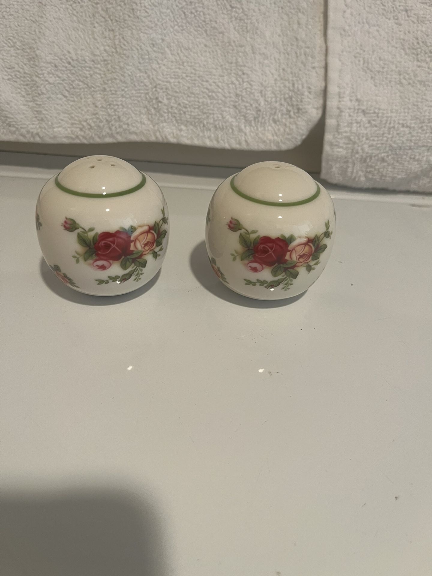 Royal Dalton old country roses