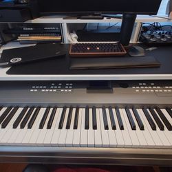 Yamaha MM8 Workstation Keyboard