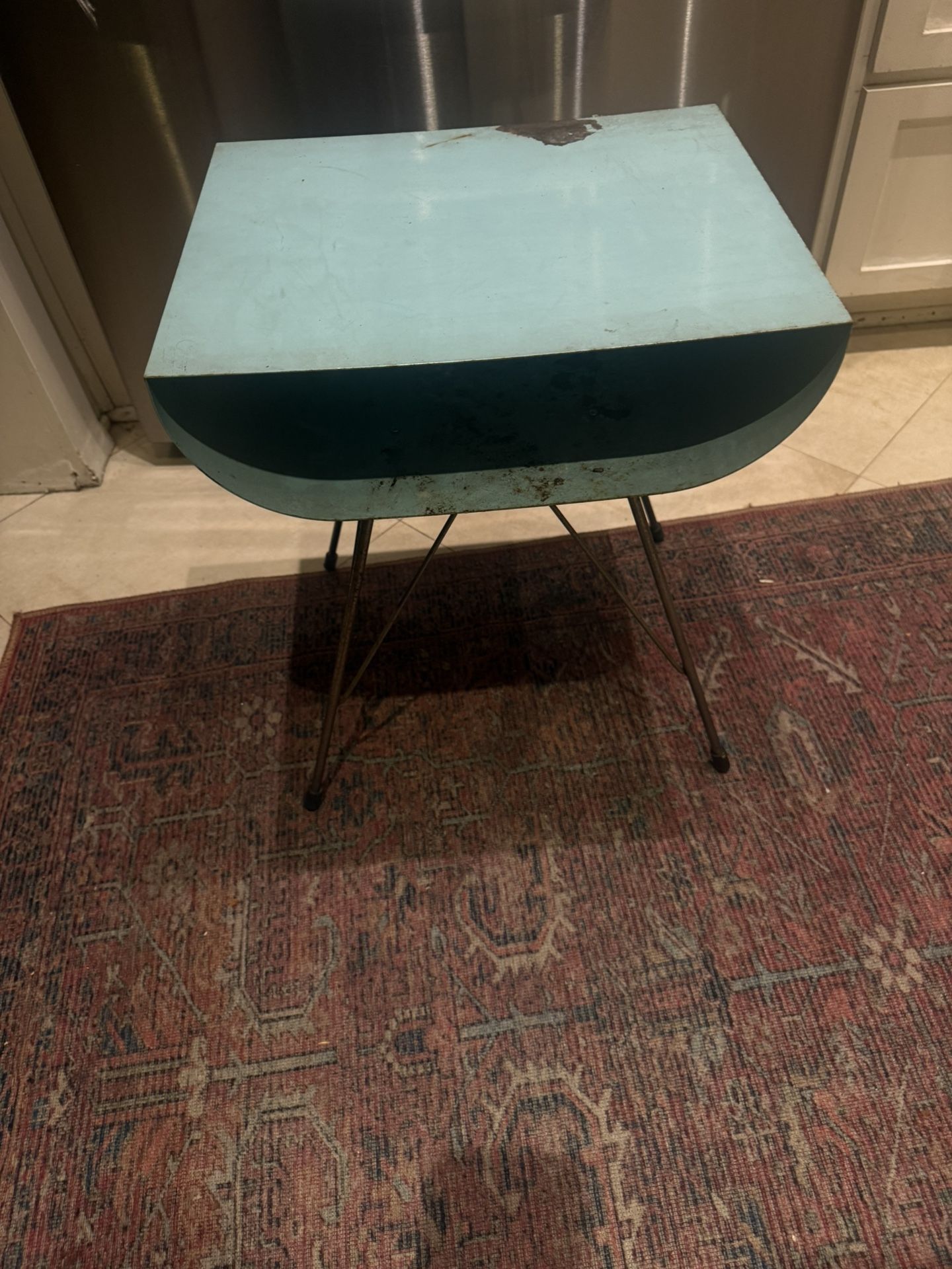 Mid-century Modern Style Side/End Table (Robin’s Egg Blue)