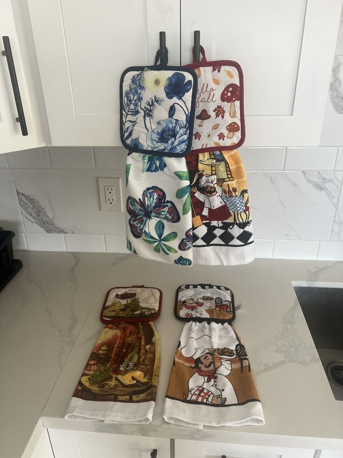 4 Kitchen Towels with Mittens
