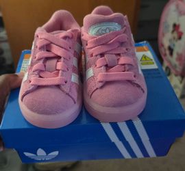 Toddler  tennis shoes