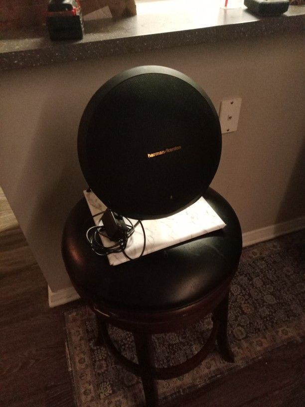 Harmon Kardon Studio II Bluetooth  Speaker