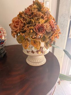 Vintage Capodimonte Style Hand-Painted Porcelain Floral Centerpiece Urn 13 in x 11 in