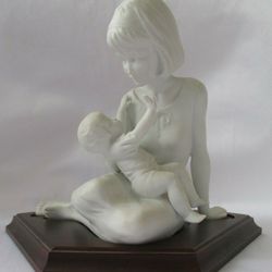 KAISER GERMANY PORCELAIN BISQUE MOTHER AND CHILD #658 WITH WOOD BASE FIGURINE