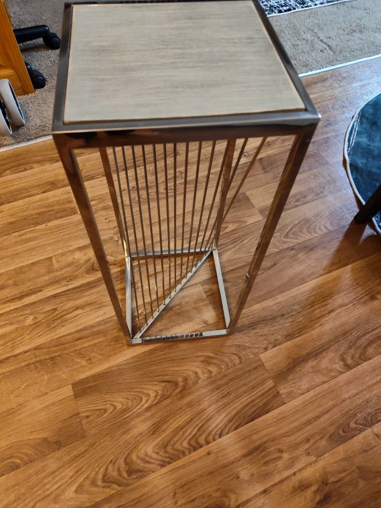 $10 - Cute Plant Stand