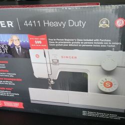 Singer Sewing Machine 