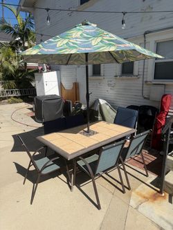 Patio Dining Set with Umbrella