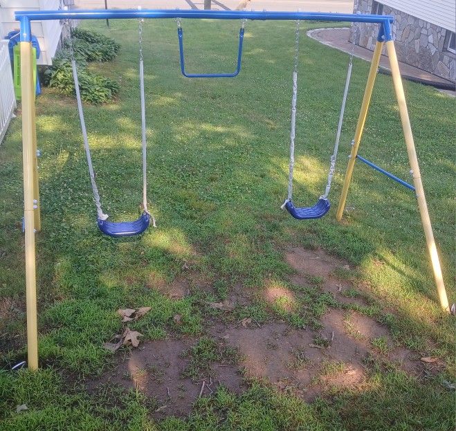 Swingset With Pull Up Bar