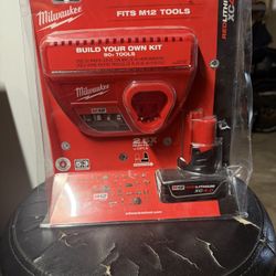 Milwaukee M12 12-Volt Lithium-Ion XC Battery Pack 4.0 Ah and Charger Starter Kit