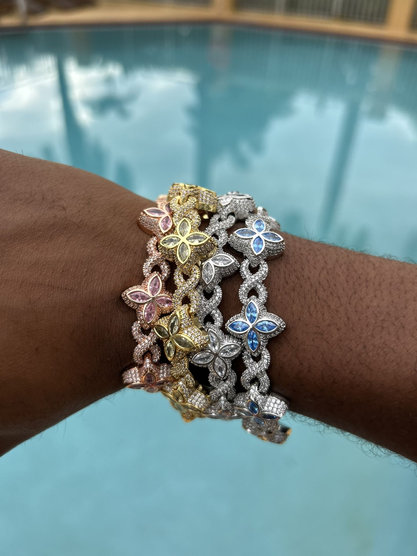 Flower 4 Leaf Clover Iced Out Diamonds Premium Quality Bracelet Rose Gold Gold Pink Silver Blue