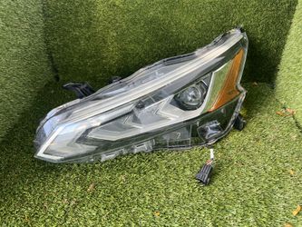 Nissan Altima Driver Side Headlight