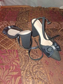 Black Bow Heels . Size: 6/5