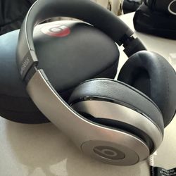  Beats Studio Wireless Headphones 