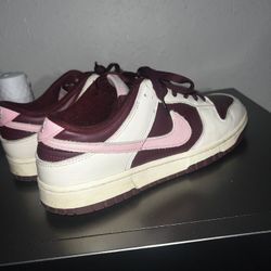 White,burgundy, and Pink Valentines Dunks Size 9.5 Men