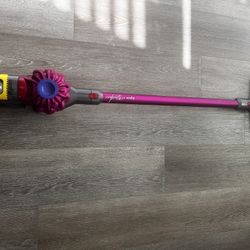 Dyson V7 Vaccum Cleaner